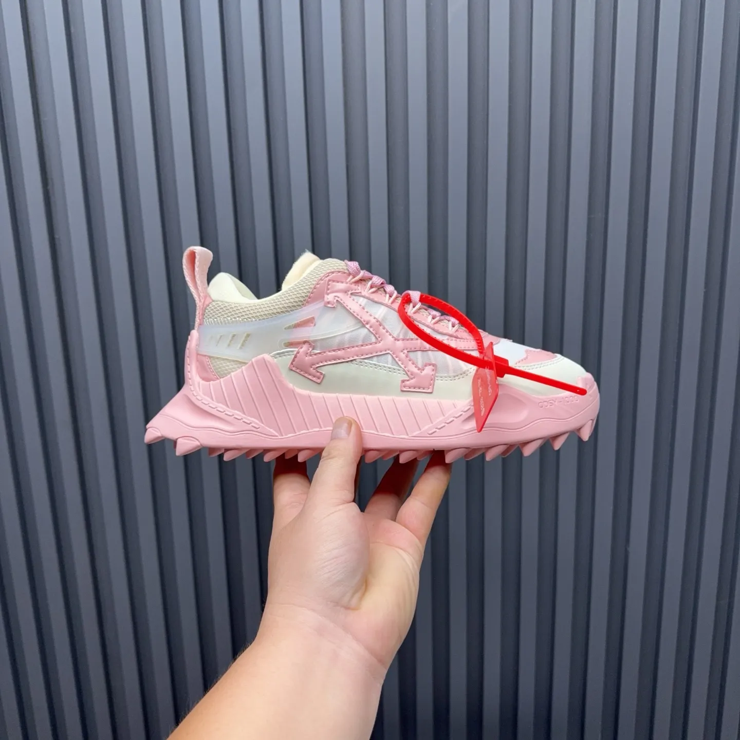 【OFF WHITE】P: 680💰Couple model, Size: Female 35-40; Male 39-44 (customized at 45.46) 2025SS trendy brand OFF WHITE classic popular model, combined outsole, official website original 1:1 developed top-level copy, ️Selected imported high-mercerized matte cowhide splicing breathable mesh ✔️Breathable lining, breathable and comfortable, simple and personalized design, official website rubber outsole.